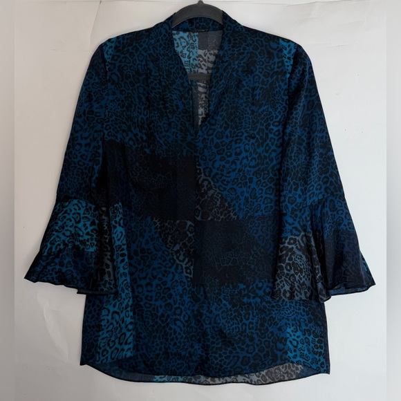 Elie Tahari NWOT “Judith” 100% Silk Animal Print Blouse Size Small. Blue & Black - Picture 15 of 16